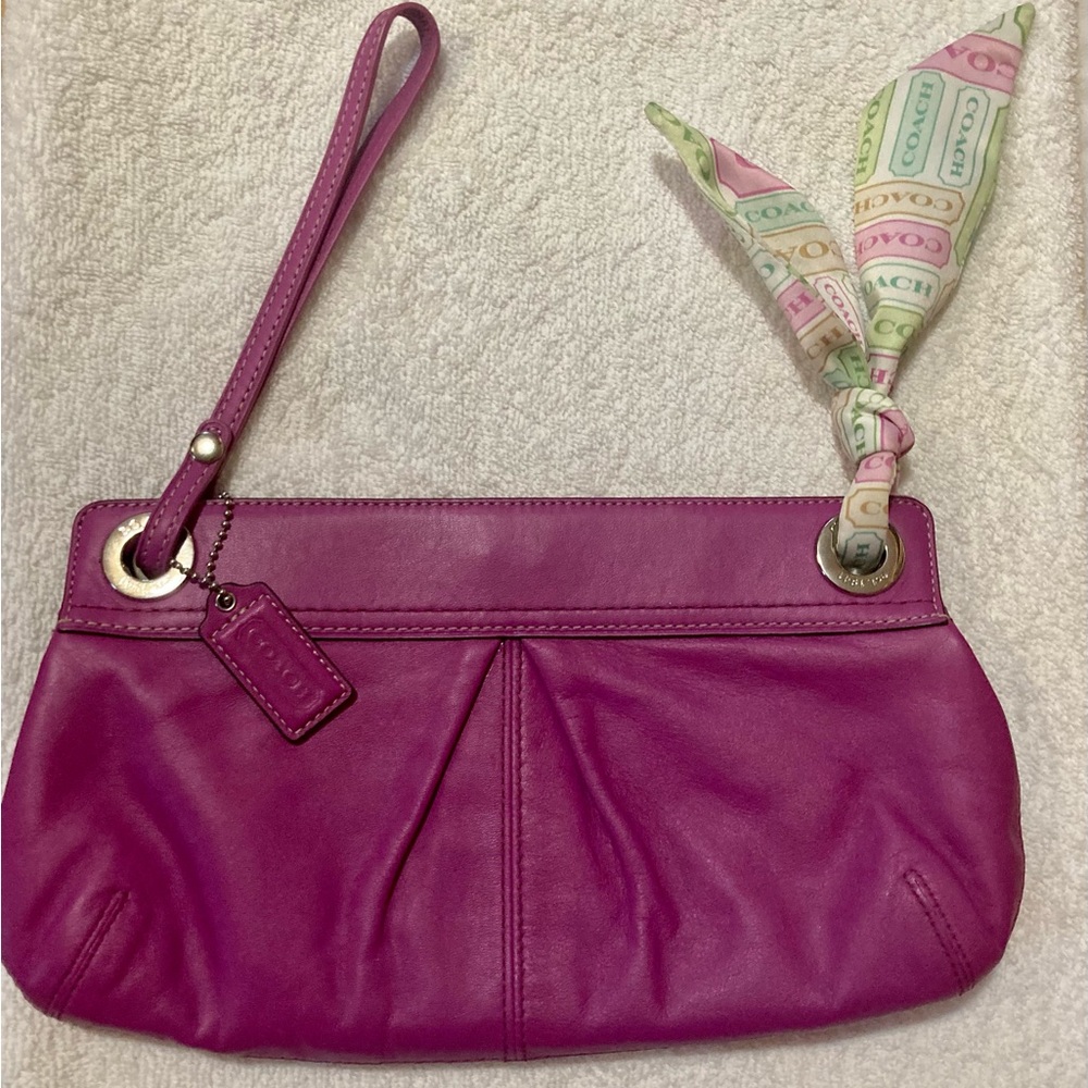 LIKE NEW‼️COACH F13555 KYRA LEATHER CLUTCH WITH MINI SCARF